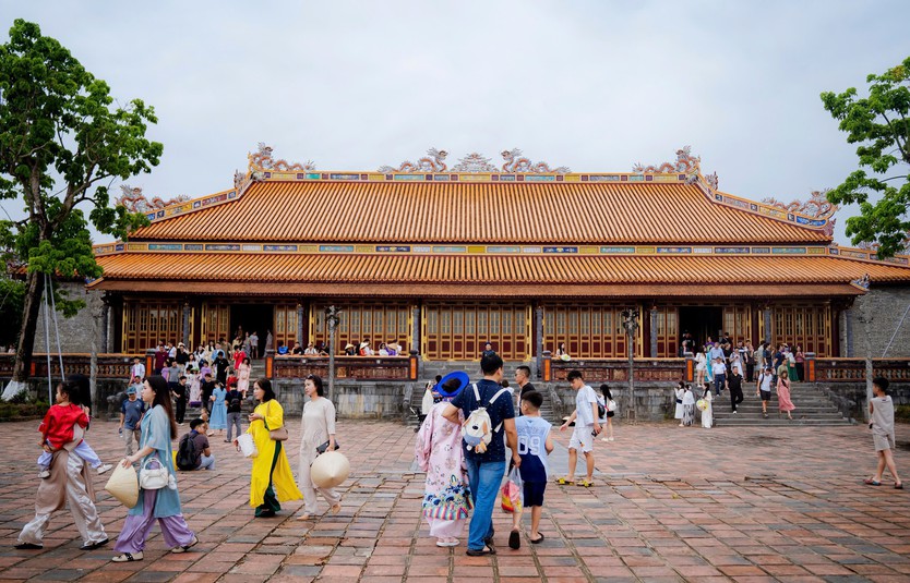 Lượng vé tham quan kỷ lục tại Quần thể di tích cố đô Huế ngày 30 - 4 - Ảnh 7.