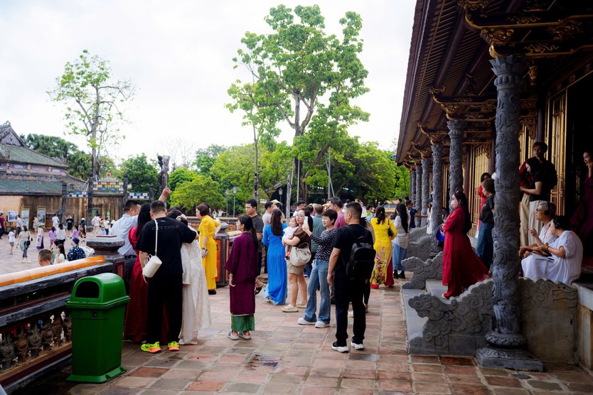 Lượng vé tham quan kỷ lục tại Quần thể di tích cố đô Huế ngày 30 - 4 - Ảnh 5.