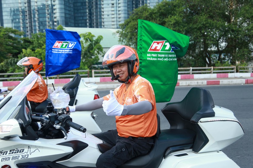 NewZround: Cuộc đua xe đạp phong trào làm nóng đường đua sáng ngày 30/4 tại TP. Hồ Chí Minh - Ảnh 7.