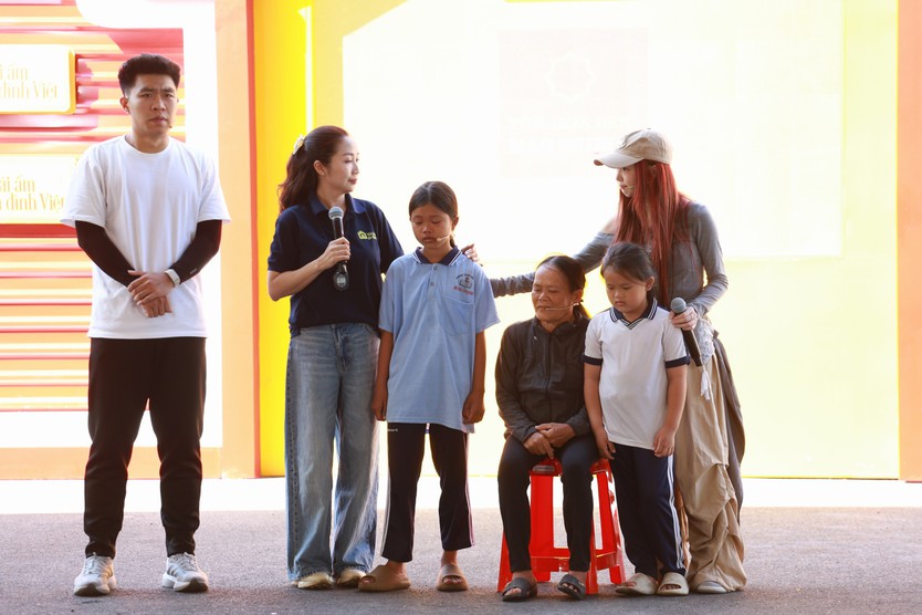 Rapper Phúc Du xúc động kể tuổi thơ cha mất sớm, mẹ bán bánh mì nuôi con - Ảnh 11.