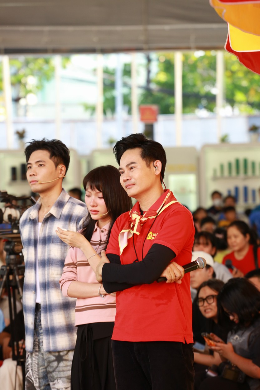 Rapper Phúc Du xúc động kể tuổi thơ cha mất sớm, mẹ bán bánh mì nuôi con - Ảnh 8.