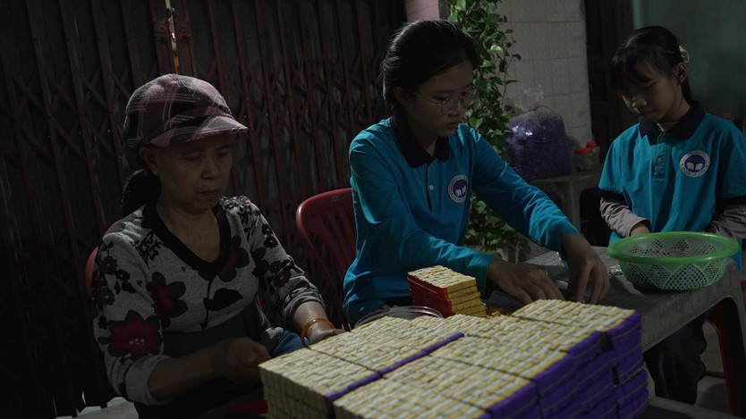Mái ấm gia đình Việt: Minh Ngọc chăm mẹ liệt nửa người, phụ ngoại nuôi ba em nhỏ - Ảnh 6.