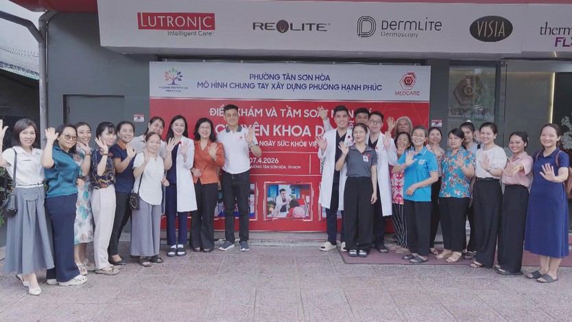 Nữ giáo viên được chăm sóc da liễu miễn phí trong Ngày Sức khỏe toàn dân - Ảnh 5.