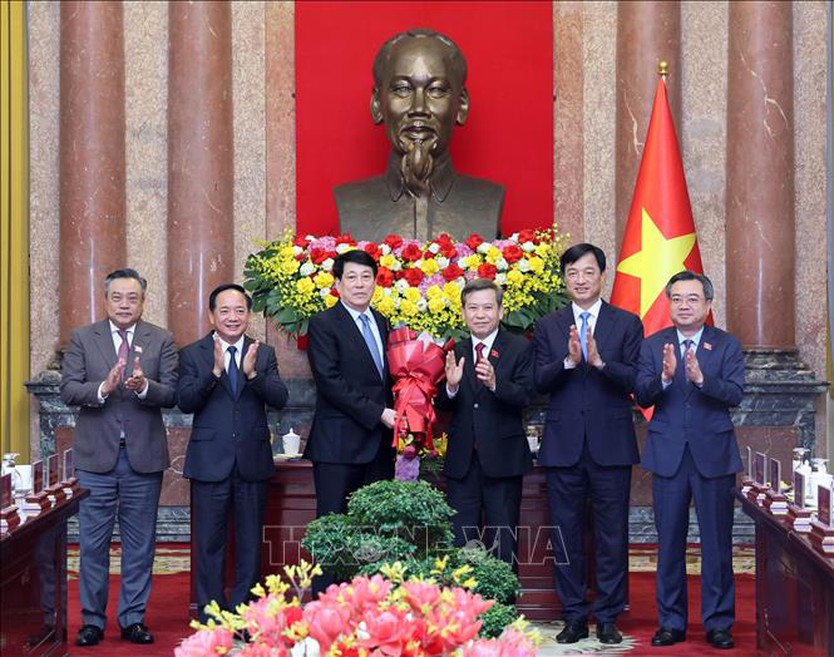Bàn giao công tác giữa Tổng Bí thư, Chủ tịch nước Tô Lâm và nguyên Chủ tịch nước Lương Cường- Ảnh 7.