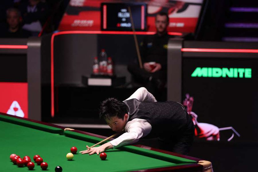 Snooker World Championship: Wu Yize tạm dẫn Mark Allen - Ảnh 1.