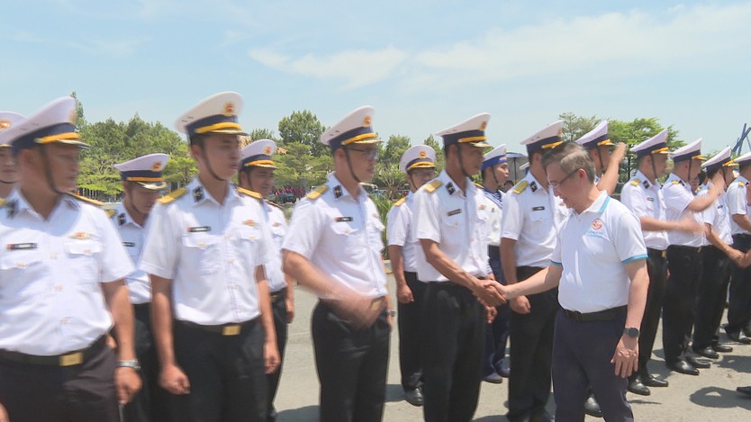Đoàn công tác số 12 hoàn thành chuyến thăm Trường Sa, nhà giàn DK1 - Ảnh 4.