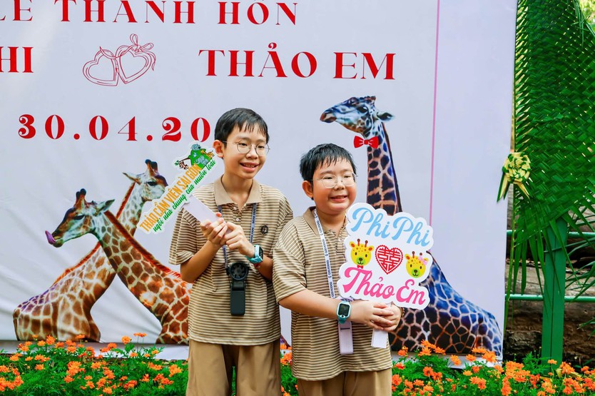 “Đám cưới” hươu cao cổ đầu tiên tại Thảo Cầm Viên hút nghìn khách tham dự- Ảnh 10.