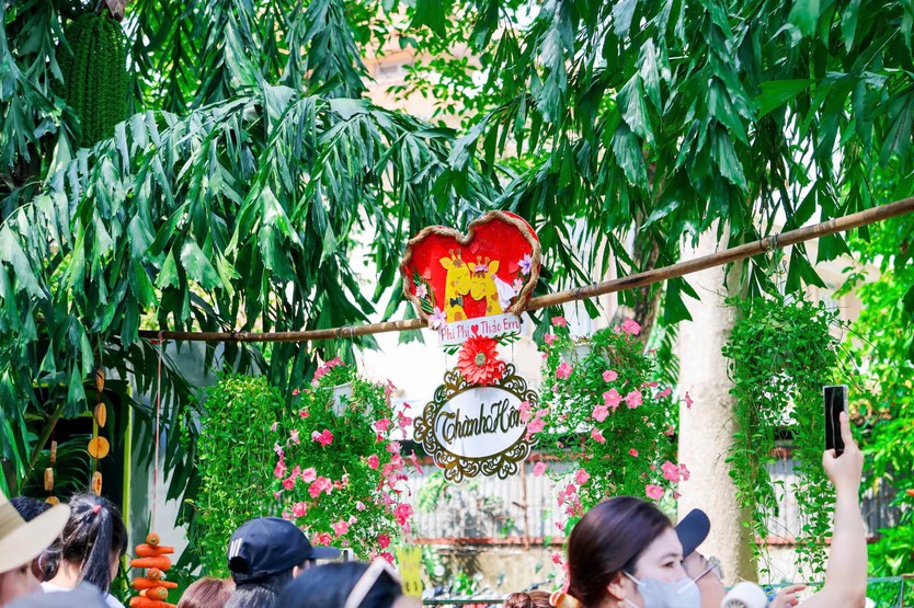 “Đám cưới” hươu cao cổ đầu tiên tại Thảo Cầm Viên hút nghìn khách tham dự- Ảnh 8.