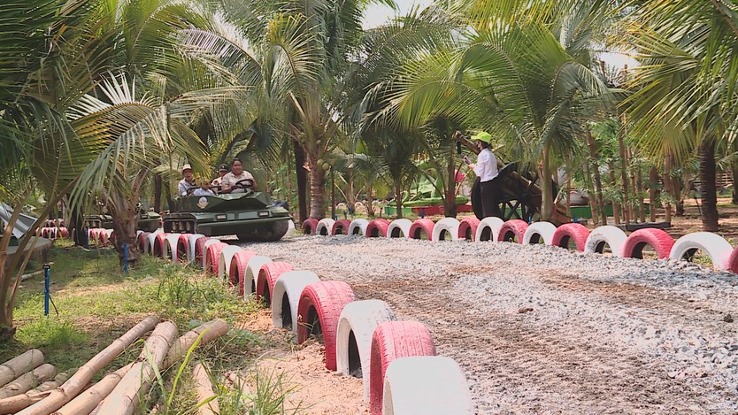 TP. Hồ Chí Minh: Hấp dẫn mô hình trải nghiệm "Xe tăng hành trình chiến xa"- Ảnh 2.