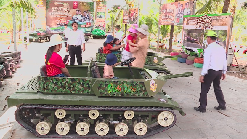 TP. Hồ Chí Minh: Hấp dẫn mô hình trải nghiệm "Xe tăng hành trình chiến xa"- Ảnh 4.