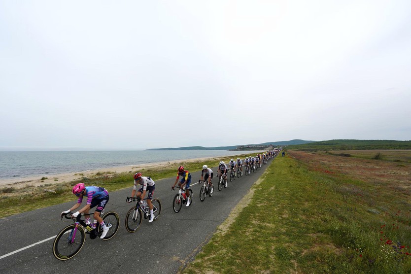 Paul Magnier thắng chặng mở màn Giro d'Italia 2026 trong hỗn loạn- Ảnh 3.