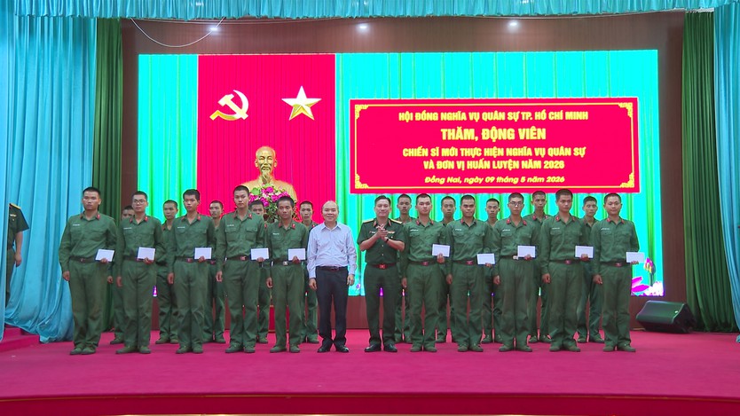 Lãnh đạo TP. Hồ Chí Minh thăm, động viên chiến sĩ mới đang thực hiện nghĩa vụ quân sự tại TP. Đồng Nai- Ảnh 4.