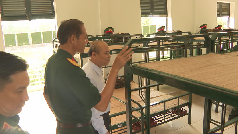 Lãnh đạo TP. Hồ Chí Minh thăm, động viên chiến sĩ mới đang thực hiện nghĩa vụ quân sự tại TP. Đồng Nai- Ảnh 1.