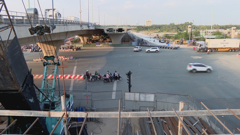 Gỡ vướng mặt bằng, tăng tốc thi công nút giao Mỹ Thủy- Ảnh 2.