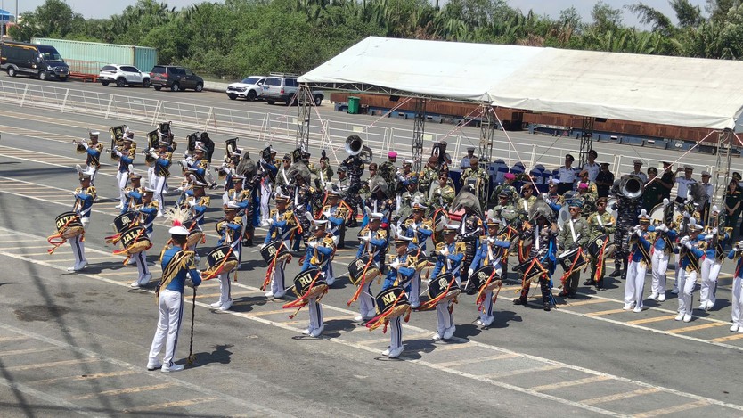Chuyến thăm hữu nghị của tàu huấn luyện Hải quân Indonesia Kri Bima Suci tới TP. Hồ Chí Minh- Ảnh 8.