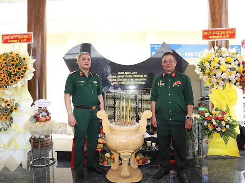Dâng hoa, dâng hương tưởng nhớ 62 liệt sĩ Trung đoàn 271 tại xã An Ninh (tỉnh Tây Ninh)- Ảnh 2.