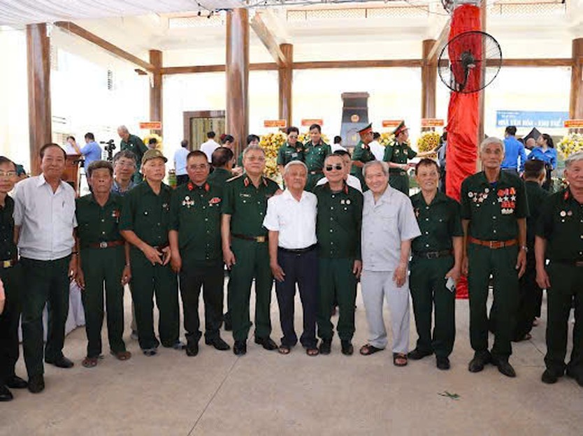 Dâng hoa, dâng hương tưởng nhớ 62 liệt sĩ Trung đoàn 271 tại xã An Ninh (tỉnh Tây Ninh)- Ảnh 6.