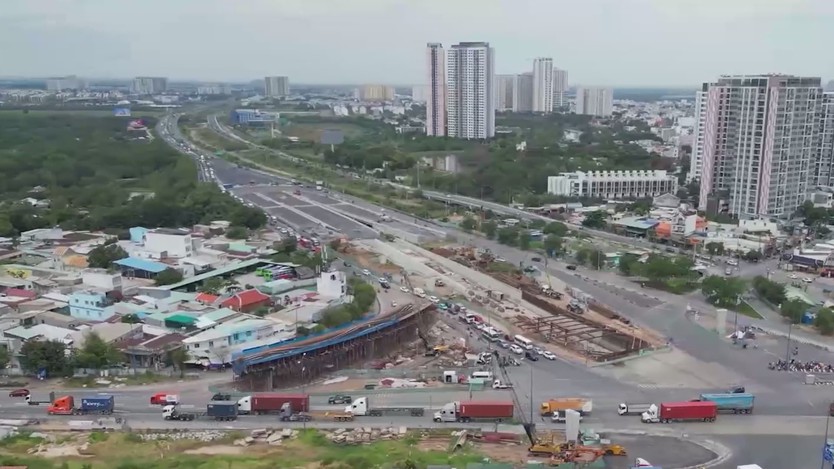 TP. Hồ Chí Minh: Tăng tốc xử lý "điểm nghẽn" giao thông khu vực cảng Cát Lái - Ảnh 4.