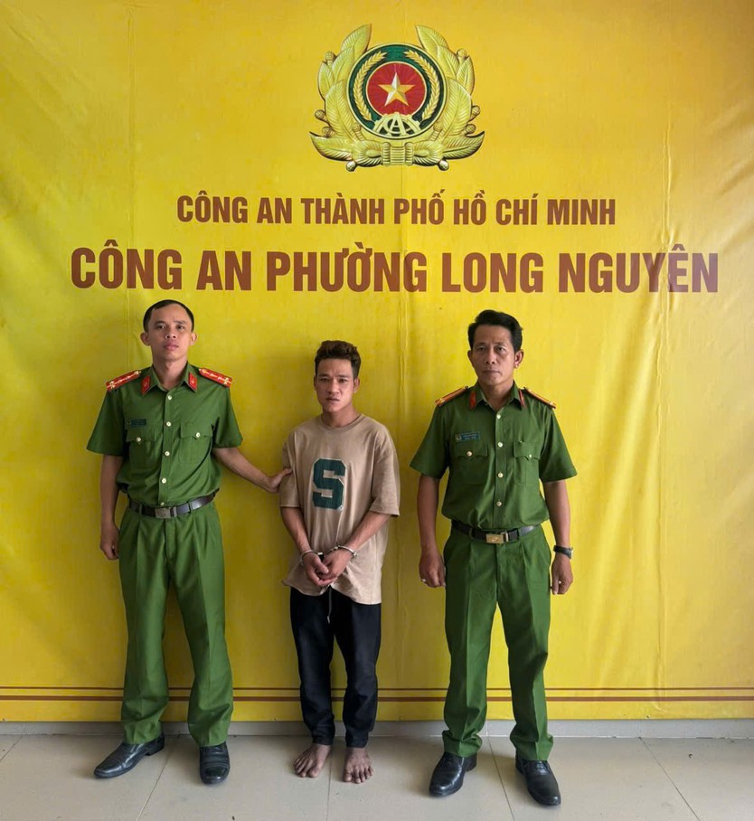 Bắt giữ đối tượng trộm cắp tài sản tại tại Miếu Bà Chúa Xứ Nguyên Nhung, phường Long Nguyên - Ảnh 1.