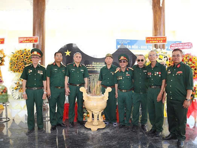 Dâng hoa, dâng hương tưởng nhớ 62 liệt sĩ Trung đoàn 271 tại xã An Ninh (tỉnh Tây Ninh)- Ảnh 3.