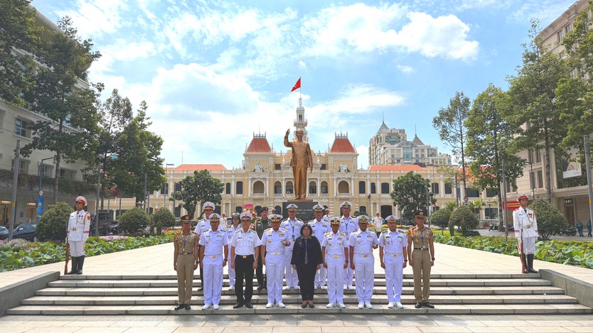 Lãnh đạo TP. Hồ Chí Minh tiếp chỉ huy Tàu Hải quân Kri Bima Suci Indonesia - Ảnh 1.