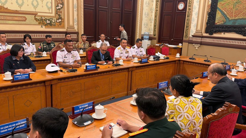 Lãnh đạo TP. Hồ Chí Minh tiếp chỉ huy Tàu Hải quân Kri Bima Suci Indonesia - Ảnh 4.