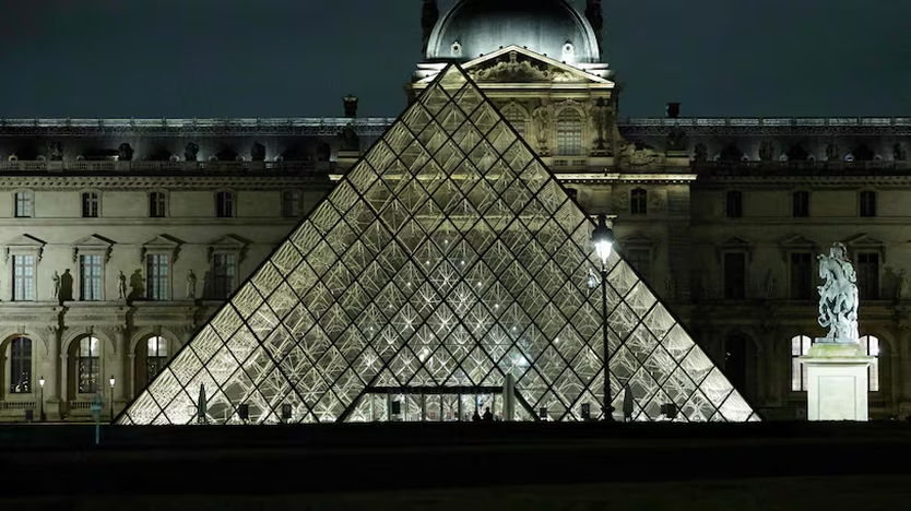 Pháp: Bắt giữ nghi phạm âm mưu tấn công khủng bố Bảo tàng Louvre - Ảnh 1.