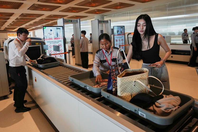 Hành khách tàu Hondius về nước, 1 người có triệu chứng nhiễm virút trên máy bay - Ảnh 4.