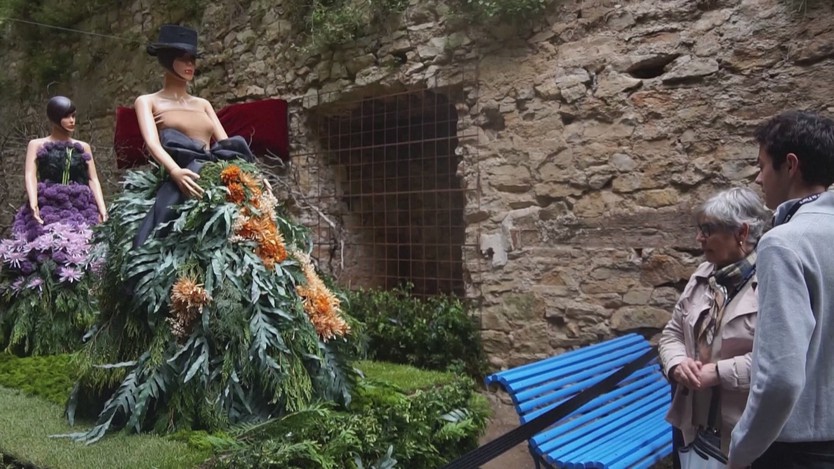 Tây Ban Nha: Hơn 100 tác phẩm tạo hình từ hoa ở Lễ hội Girona - Ảnh 3.