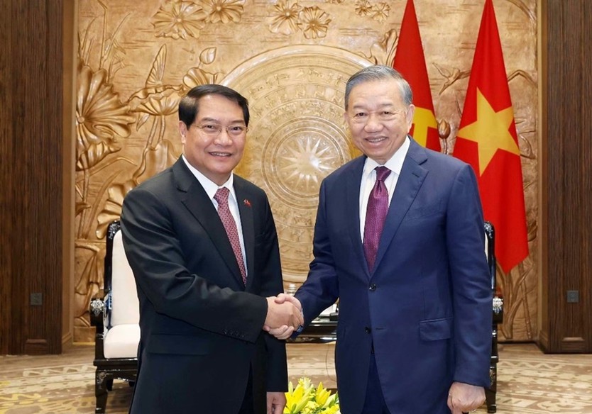 Tổng Bí thư, Chủ tịch nước Tô Lâm tiếp Bí thư Thành ủy, Chủ tịch Hội đồng nhân dân Thủ đô Viêng Chăn (Lào) - Ảnh 1.