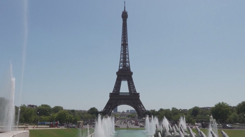 Sắp bán đấu giá một đoạn cầu thang tháp Eiffel- Ảnh 1.