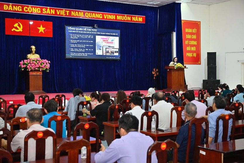 Phường An Nhơn: Bồi dưỡng kỹ năng viết tin, bài cho cán bộ phụ trách truyền thông - Ảnh 8.