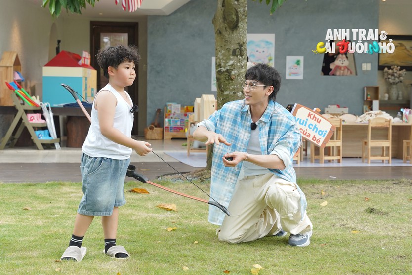 "Anh trai và cái đuôi nhỏ": Khi các nam thần trở thành "bảo mẫu" - Ảnh 10.