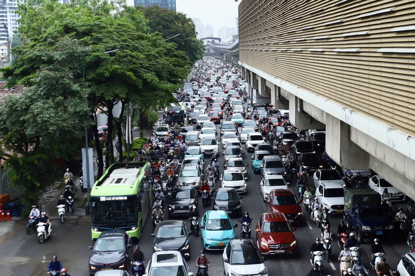 Hà Nội đề xuất mốc thời gian chuyển toàn bộ taxi, xe công nghệ sang xe điện- Ảnh 2.