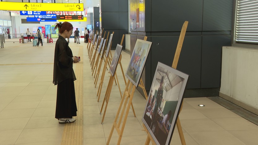 “Trường Sa nhớ Bác” giữa không gian metro TP. Hồ Chí Minh - Ảnh 4.