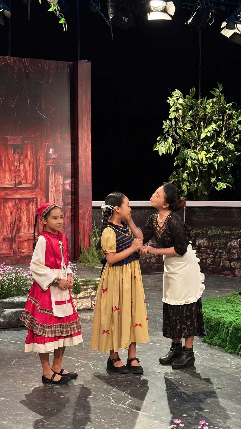Helen Vũ Hoá thân cô chị hiền lành trong "Hô Biến kỳ 70 - Bà Chúa Tuyết"  - Ảnh 3.