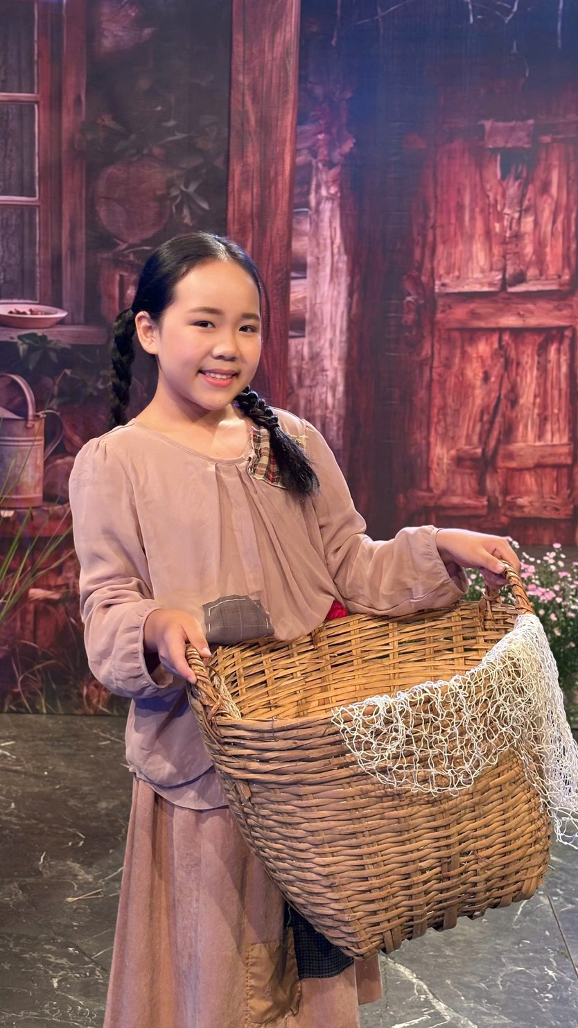 Helen Vũ Hoá thân cô chị hiền lành trong "Hô Biến kỳ 70 - Bà Chúa Tuyết"  - Ảnh 2.