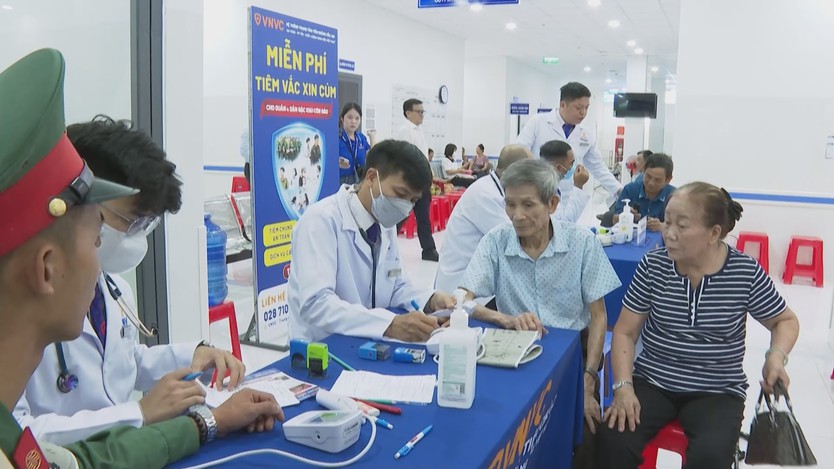 Côn Đảo: Địa phương đầu tiên sẽ đạt mức bao phủ vắc xin cúm 100%- Ảnh 1.