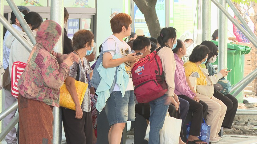 TP. Hồ Chí Minh đẩy mạnh các giải pháp thu hút người dân dùng xe buýt công cộng- Ảnh 2.