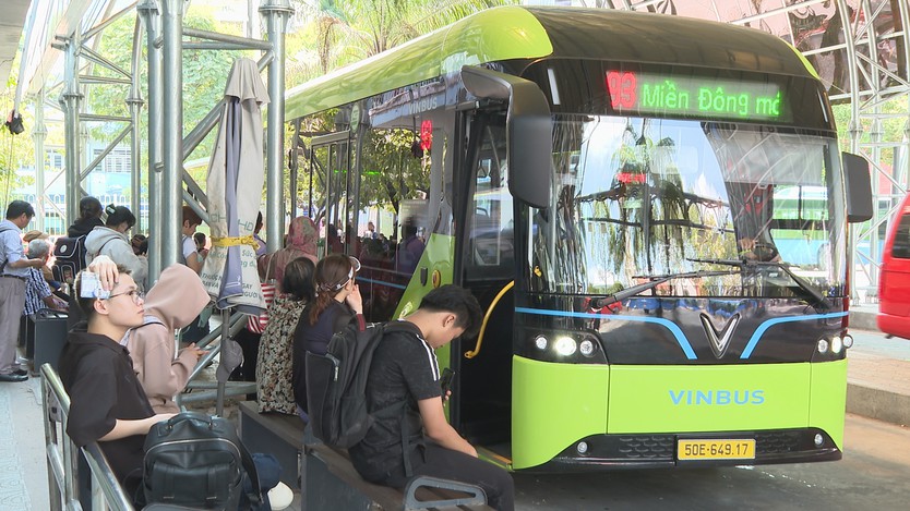 TP. Hồ Chí Minh đẩy mạnh các giải pháp thu hút người dân dùng xe buýt công cộng- Ảnh 1.