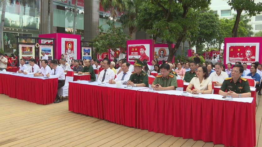 "Tiếp nối di sản Hồ Chí Minh" từ không gian nghệ thuật - Ảnh 11.