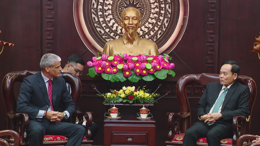 Bí thư Thành ủy TP. Hồ Chí Minh Trần Lưu Quang tiếp Tổng Lãnh sự Cuba tại TP. Hồ Chí Minh - Ảnh 1.