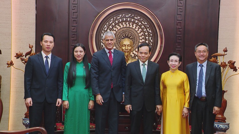 Bí thư Thành ủy TP. Hồ Chí Minh Trần Lưu Quang tiếp Tổng Lãnh sự Cuba tại TP. Hồ Chí Minh - Ảnh 2.