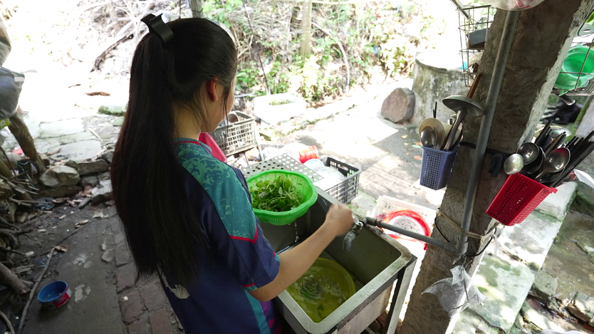 Mái ấm gia đình Việt: Đại Nghĩa nghẹn lòng trước cô bé không còn nhớ mặt mẹ - Ảnh 7.
