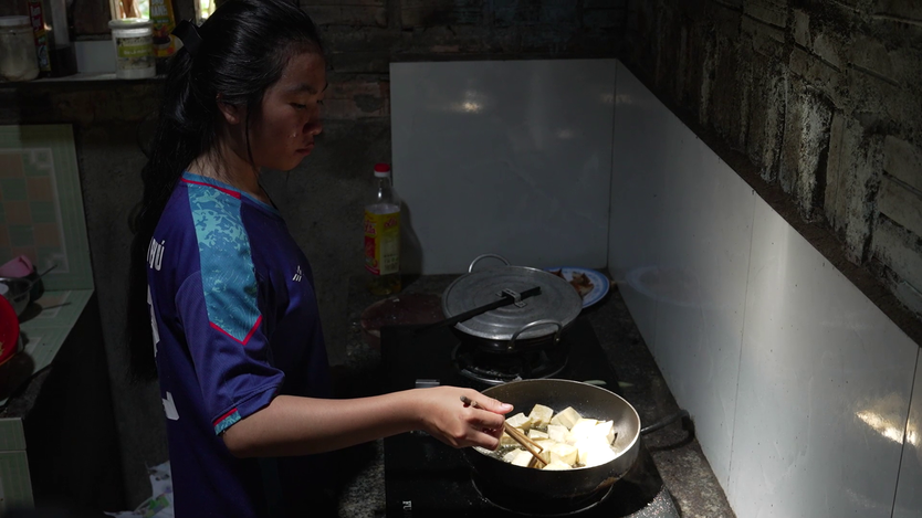 Mái ấm gia đình Việt: Đại Nghĩa nghẹn lòng trước cô bé không còn nhớ mặt mẹ - Ảnh 9.
