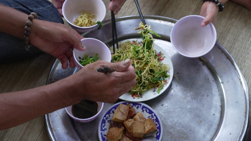 Mái ấm gia đình Việt: Đại Nghĩa nghẹn lòng trước cô bé không còn nhớ mặt mẹ - Ảnh 10.