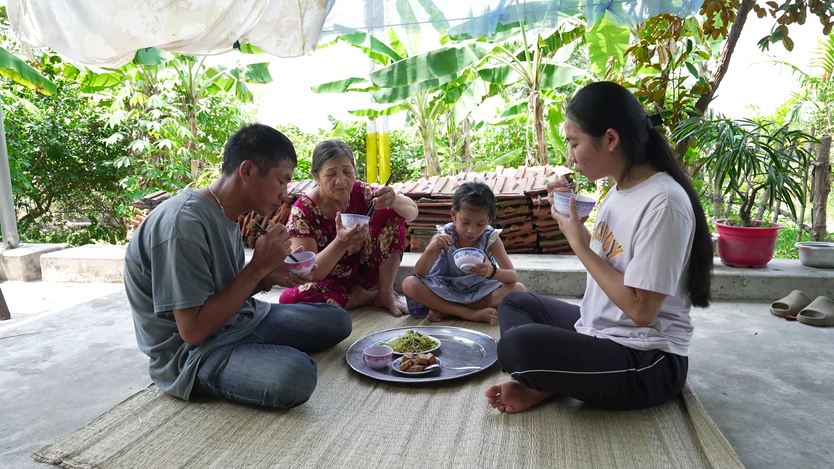 Mái ấm gia đình Việt: Đại Nghĩa nghẹn lòng trước cô bé không còn nhớ mặt mẹ - Ảnh 11.