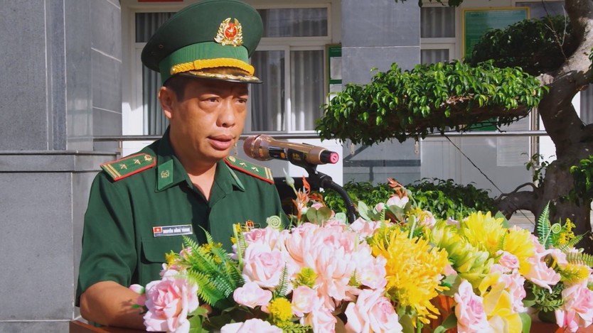 Biên phòng cửa khẩu cảng Bà Rịa - Vũng Tàu dâng hoa tưởng niệm Chủ tịch Hồ Chí Minh - Ảnh 2.