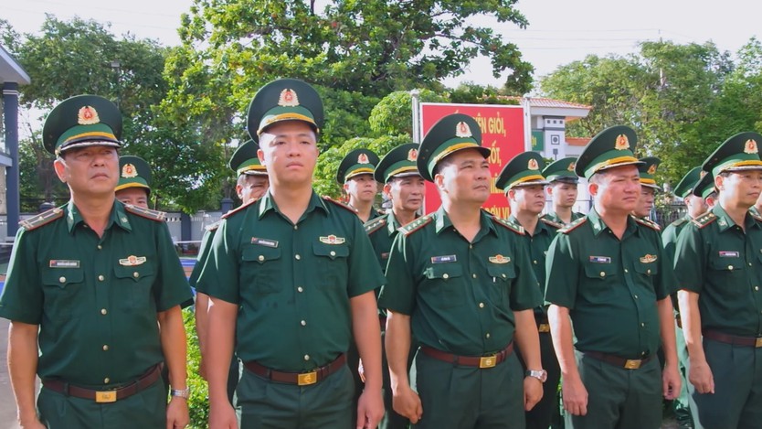Biên phòng cửa khẩu cảng Bà Rịa - Vũng Tàu dâng hoa tưởng niệm Chủ tịch Hồ Chí Minh - Ảnh 3.