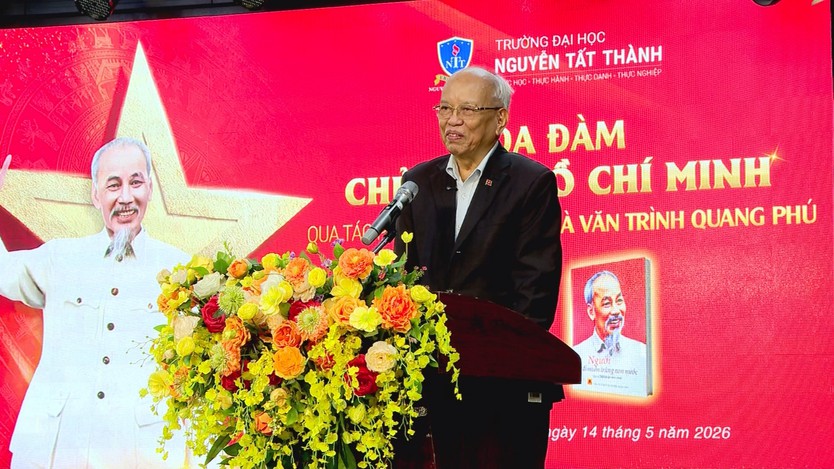 Tọa đàm về Chủ tịch Hồ Chí Minh truyền cảm hứng cho sinh viên Trường Đại học Nguyễn Tất Thành - Ảnh 2.